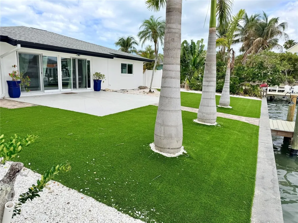11405 8th Street E Treasure Island FL 33706