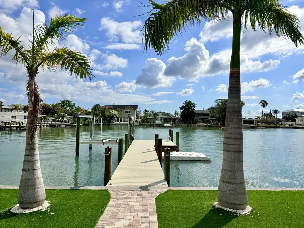 11405 8th Street E Treasure Island FL 33706