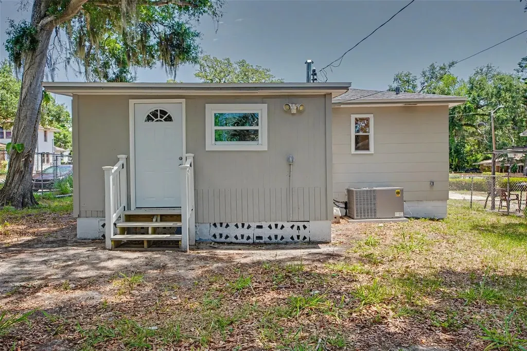 2425 19th Street S St Petersburg FL 33712