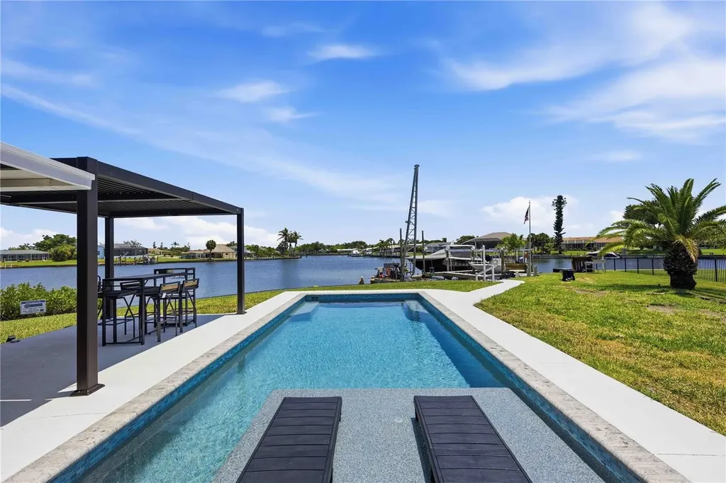 1933 Fairview Drive Englewood FL 34223