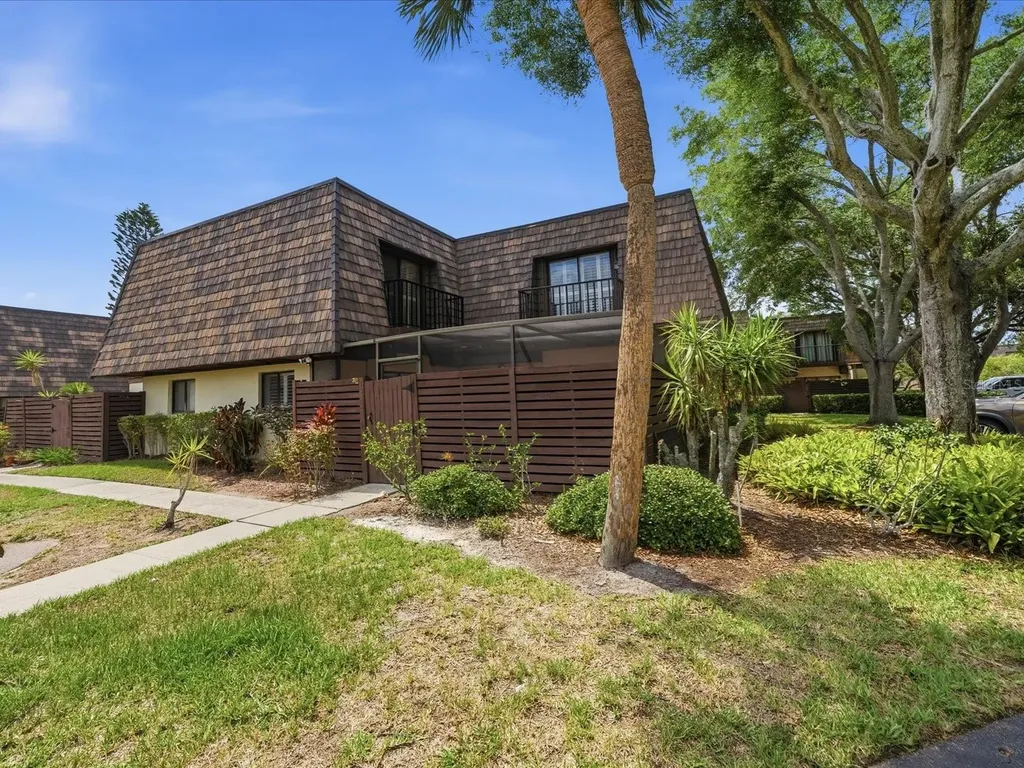 15338 E Pond Woods Drive Tampa FL 33618
