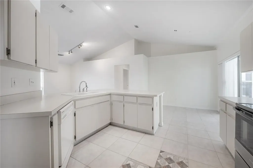 15121 Heathridge Drive Tampa FL 33625