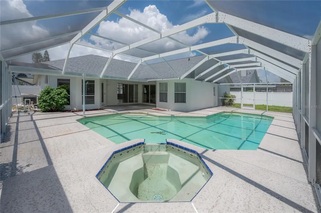 15121 Heathridge Drive Tampa FL 33625