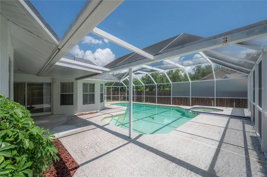 15121 Heathridge Drive Tampa FL 33625
