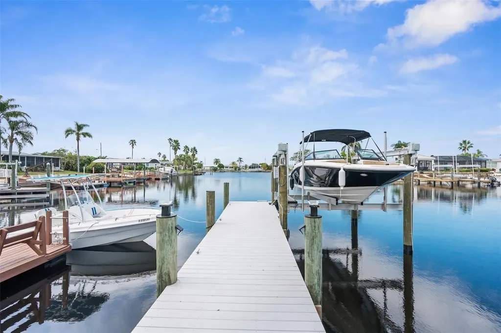 12535 3rd Isle Hudson FL 34667