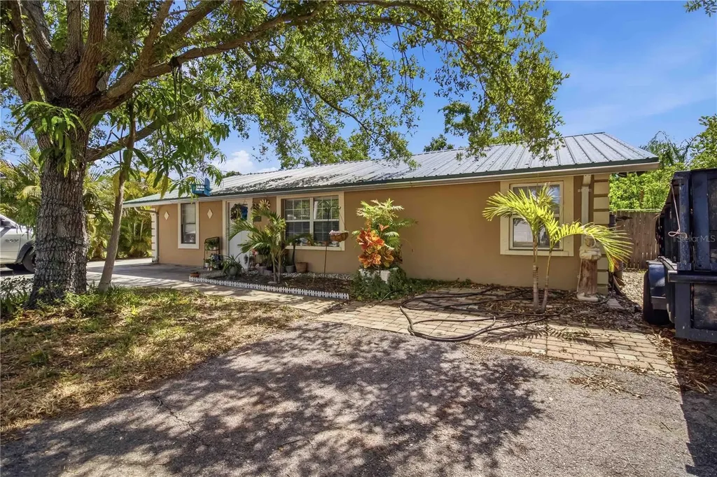 5727 11th Street E Bradenton FL 34203