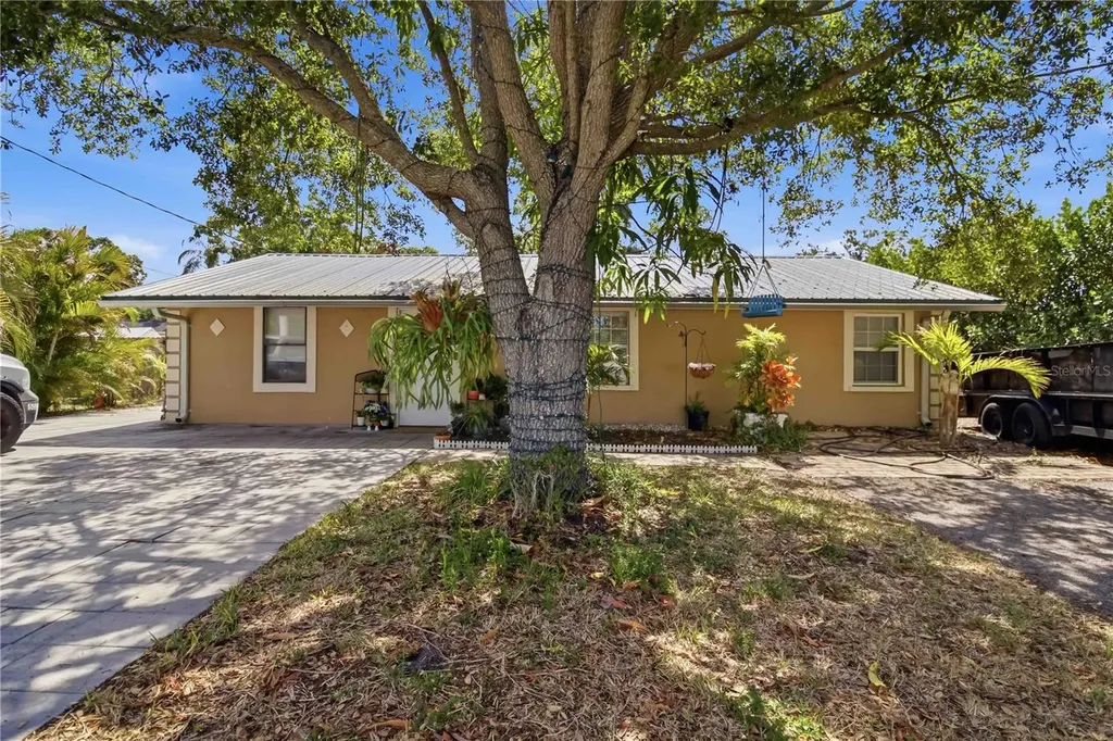 5727 11th Street E Bradenton FL 34203