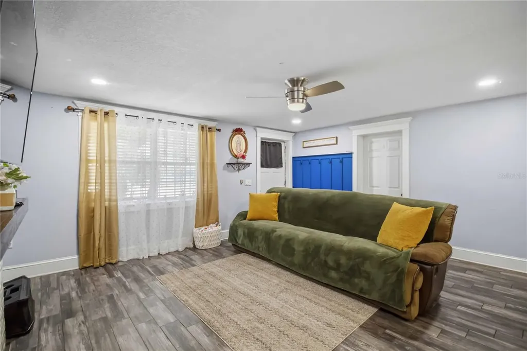 5727 11th Street E Bradenton FL 34203