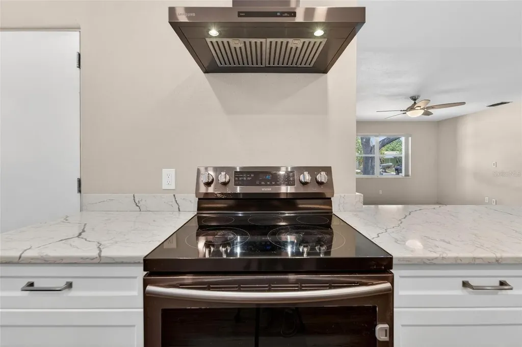 6670 26th Way N St Petersburg FL 33703