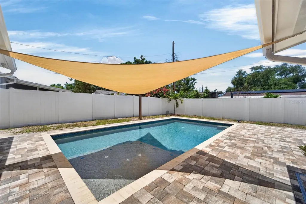 6670 26th Way N St Petersburg FL 33703
