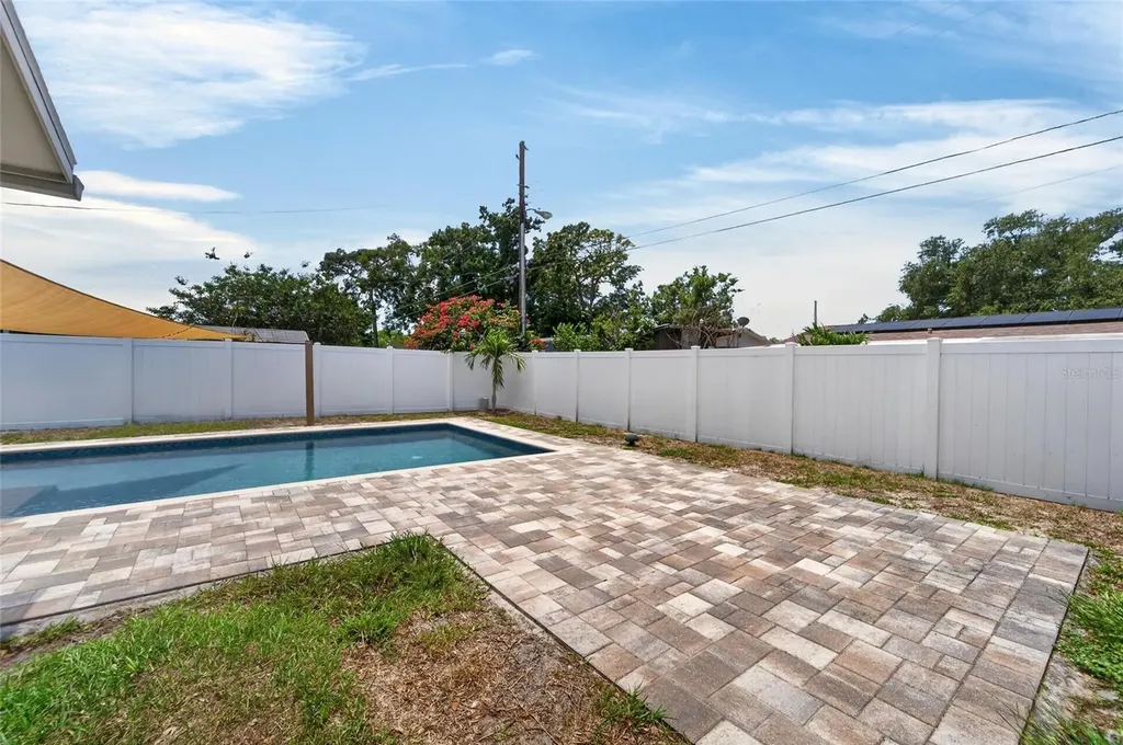 6670 26th Way N St Petersburg FL 33703