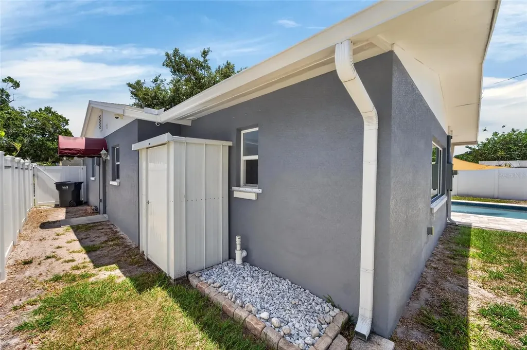 6670 26th Way N St Petersburg FL 33703