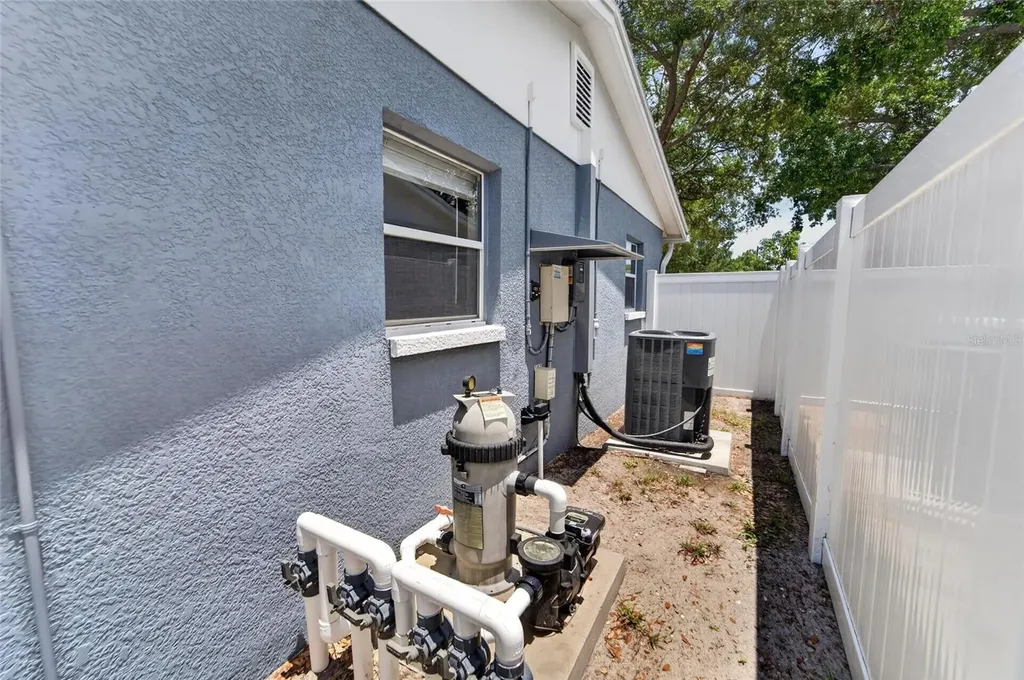 6670 26th Way N St Petersburg FL 33703