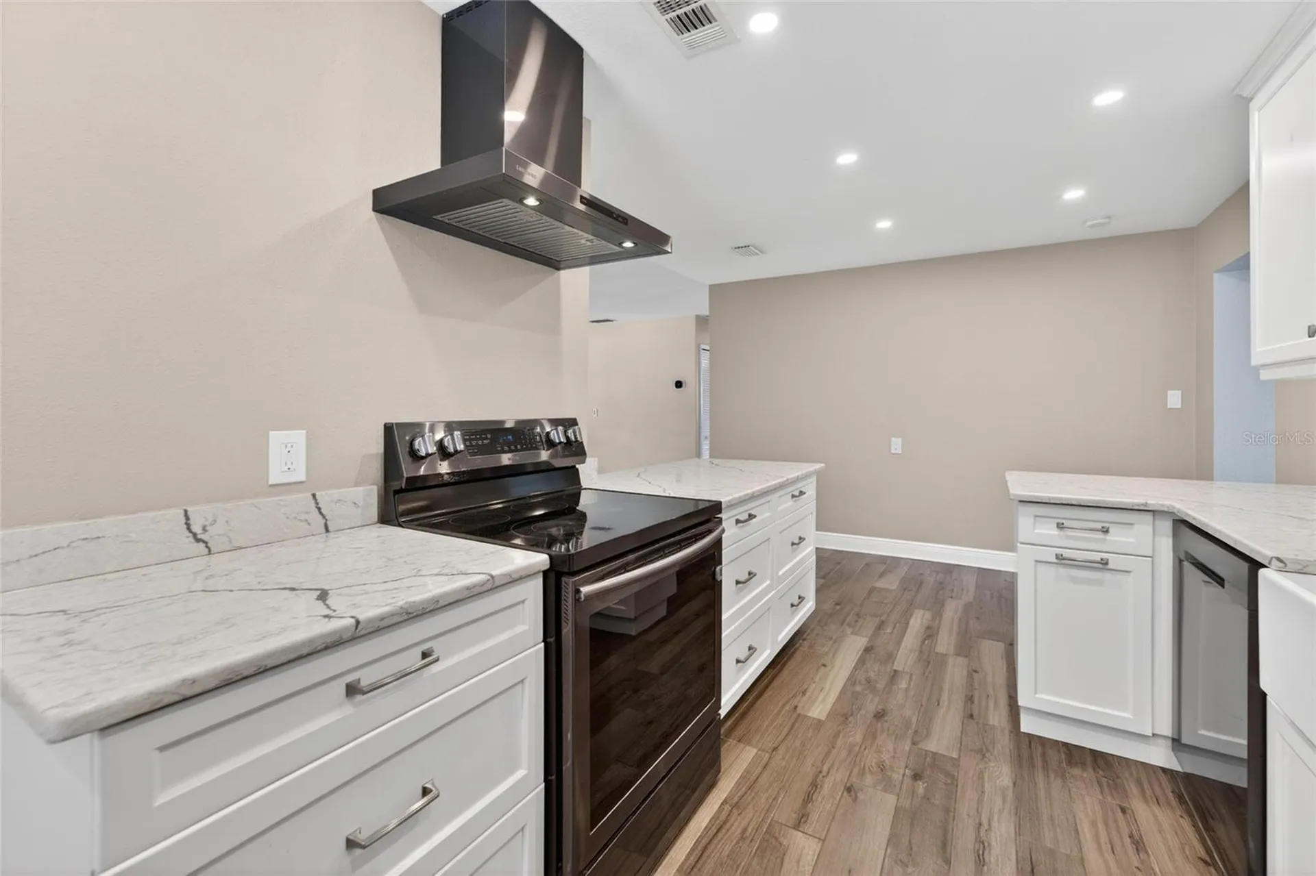 6670 26th Way N St Petersburg FL 33703