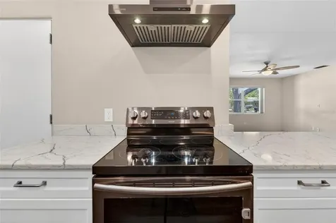 6670 26th Way N St Petersburg FL 33703
