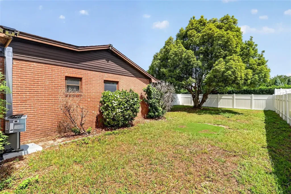 736 Scott Lake Village N Lakeland FL 33813