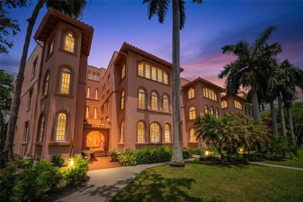 1221 N Palm Avenue Sarasota FL 34236