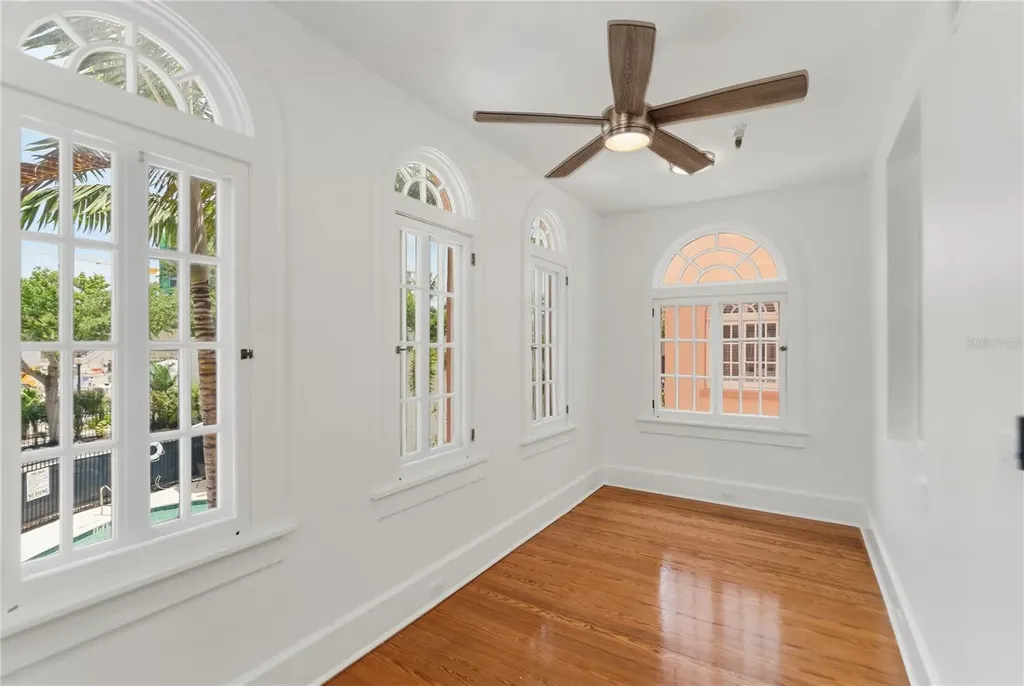 1221 N Palm Avenue Sarasota FL 34236