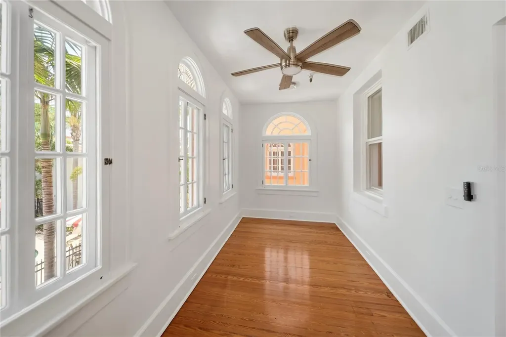 1221 N Palm Avenue Sarasota FL 34236