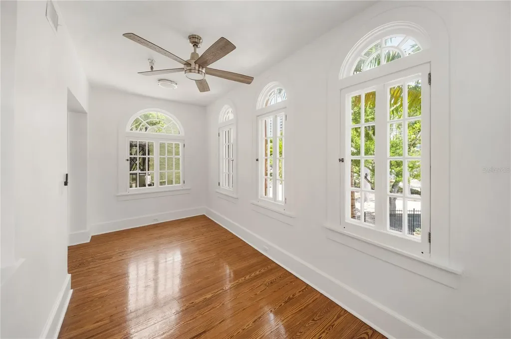 1221 N Palm Avenue Sarasota FL 34236