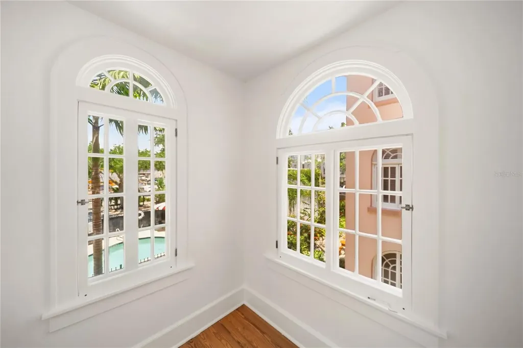 1221 N Palm Avenue Sarasota FL 34236