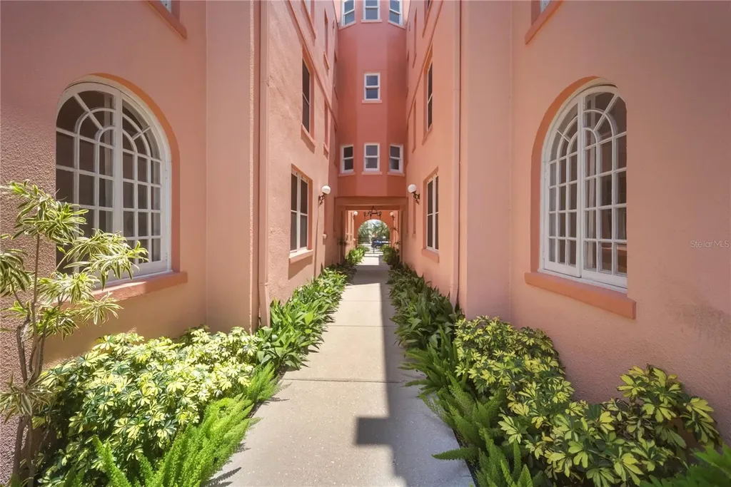 1221 N Palm Avenue Sarasota FL 34236