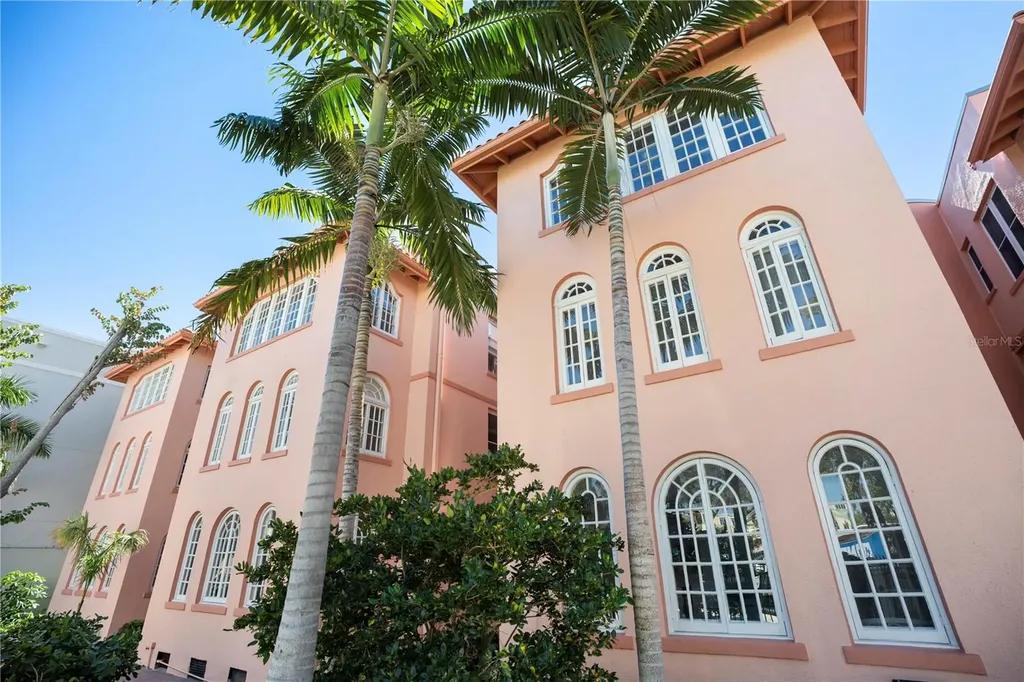 1221 N Palm Avenue Sarasota FL 34236