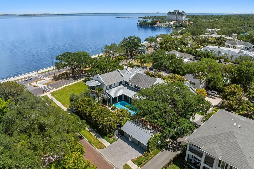 4613 Bayshore Boulevard Tampa FL 33611