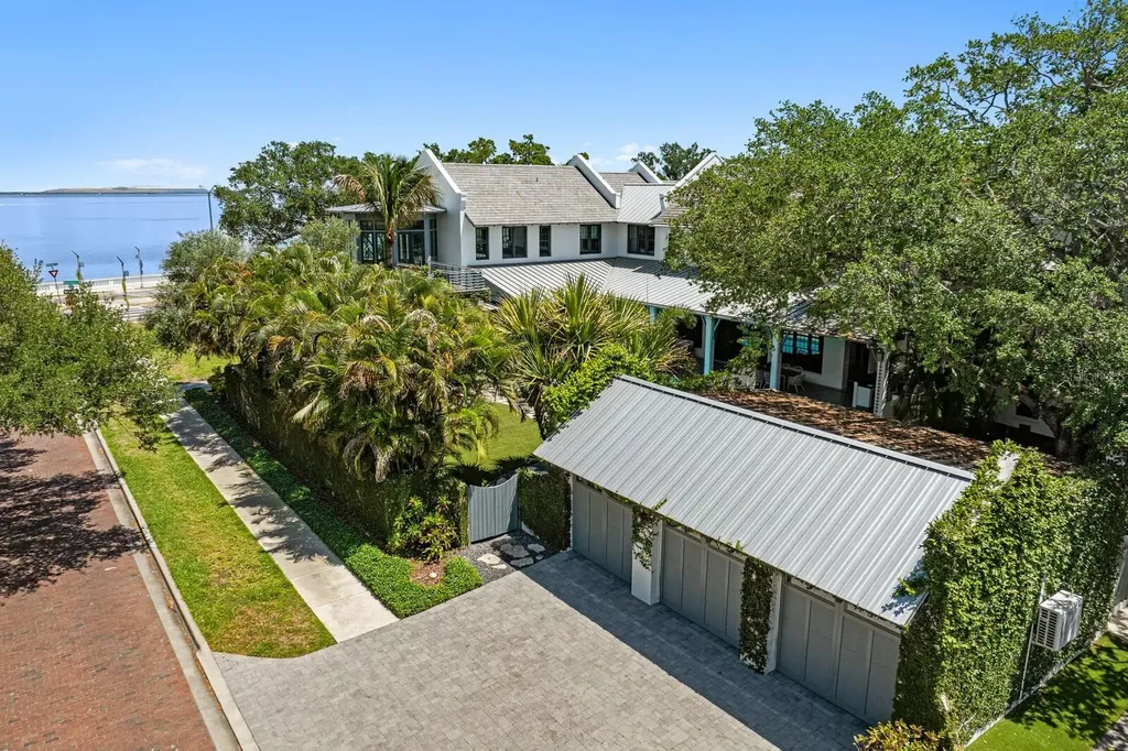 4613 Bayshore Boulevard Tampa FL 33611