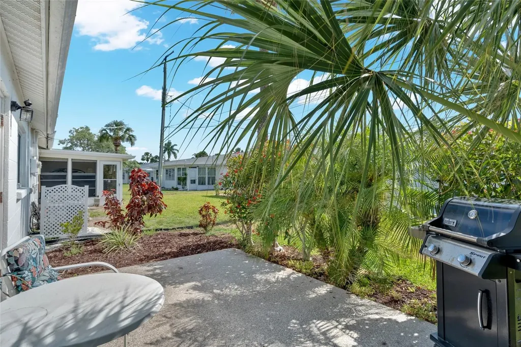 5996 Hibiscus Drive Bradenton FL 34207