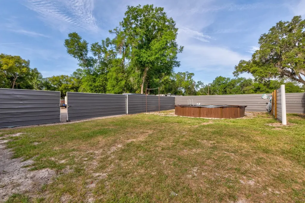 20024 State Road 44 Eustis FL 32736