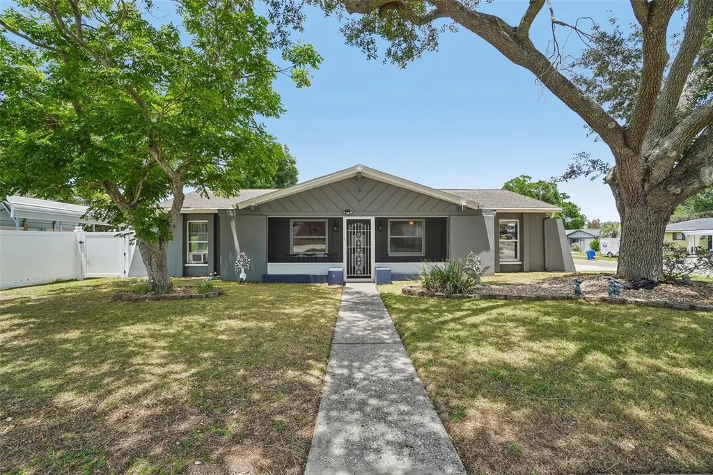 2220 Whitney Place Valrico FL 33594