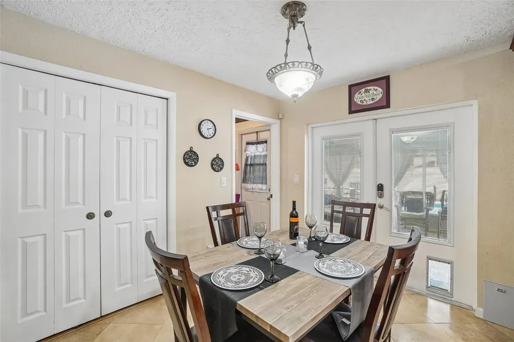 2220 Whitney Place Valrico FL 33594