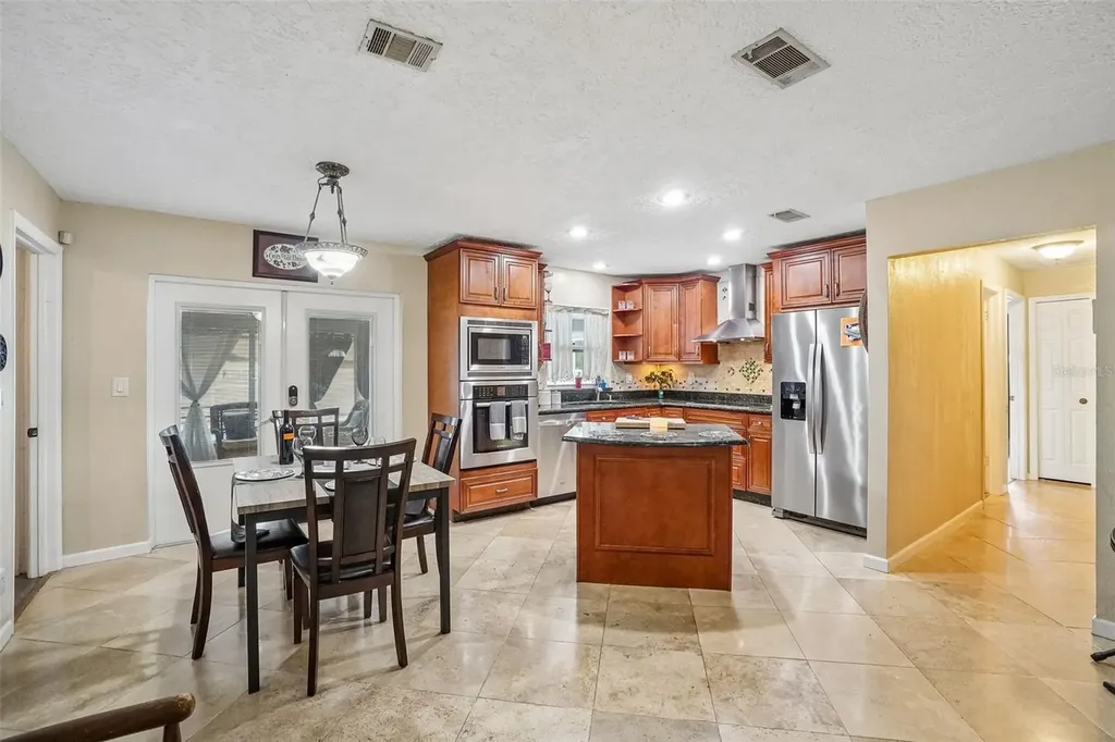 2220 Whitney Place Valrico FL 33594