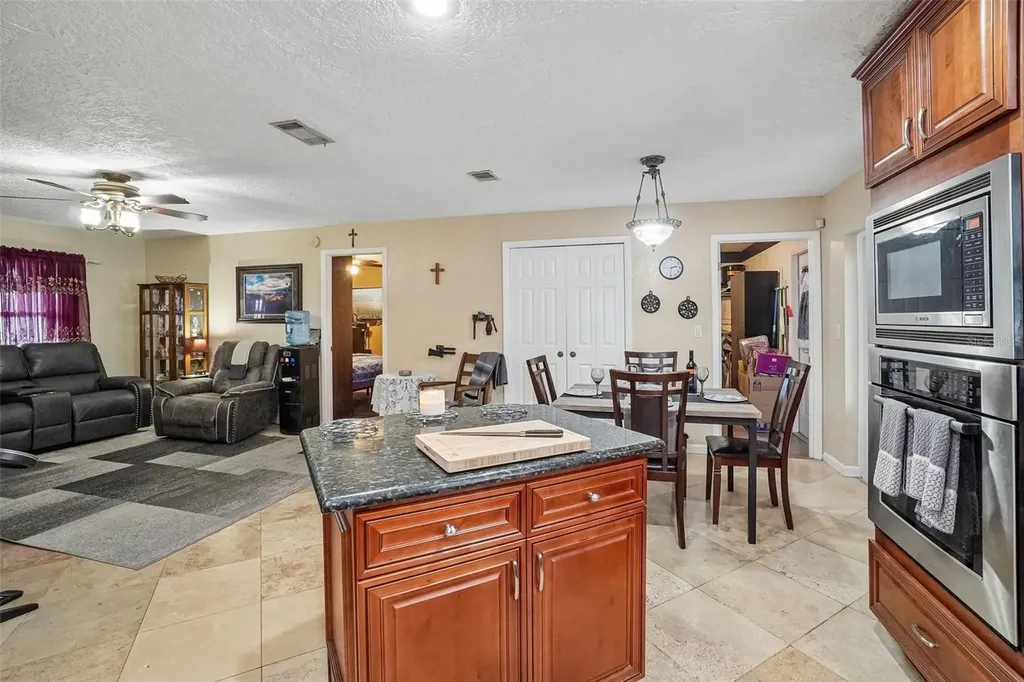 2220 Whitney Place Valrico FL 33594