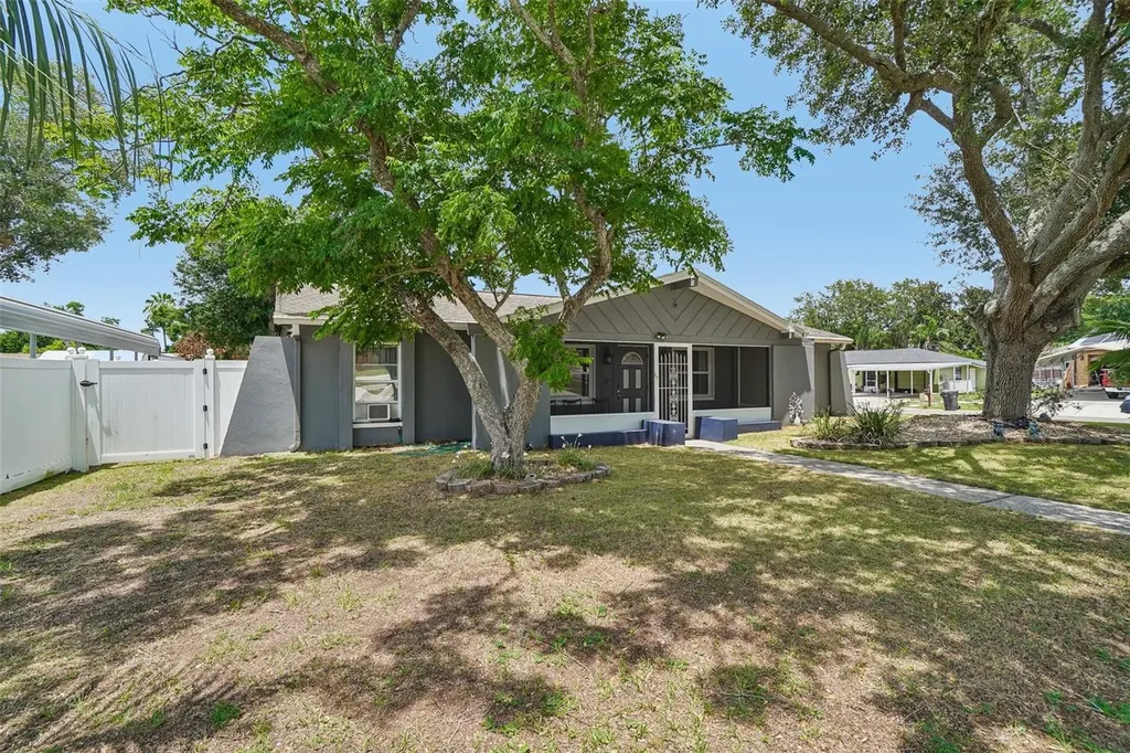 2220 Whitney Place Valrico FL 33594