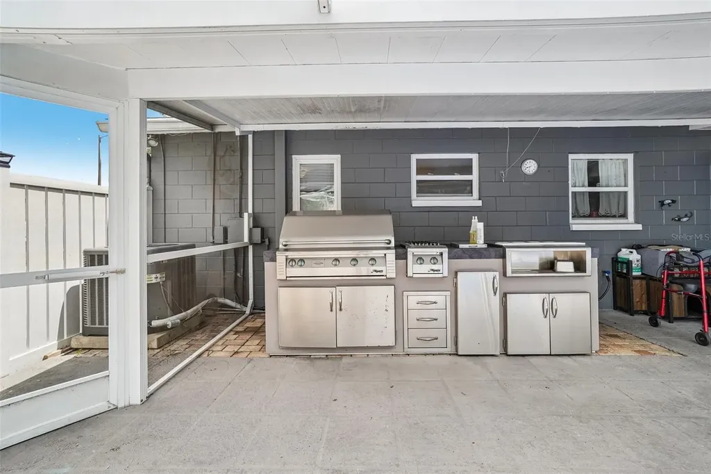 2220 Whitney Place Valrico FL 33594