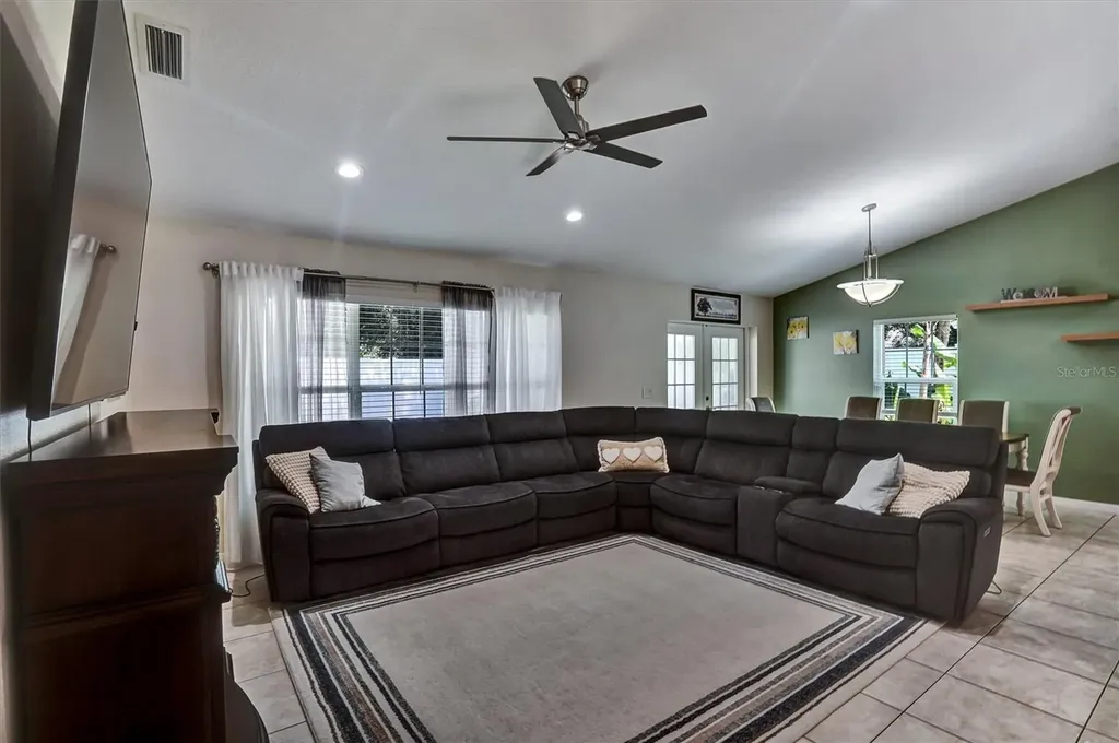 5010 Treasure Cay Road Tavares FL 32778