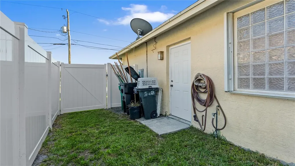 2001 SW Fears Avenue Port St Lucie FL 34953