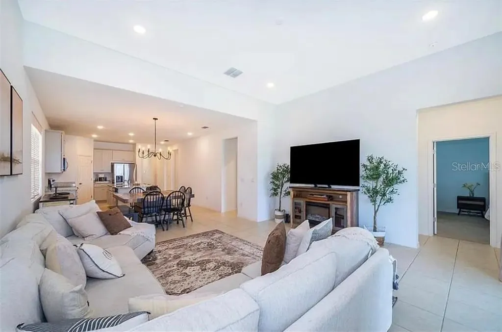 2514 Volunteer Avenue Kissimmee FL 34744