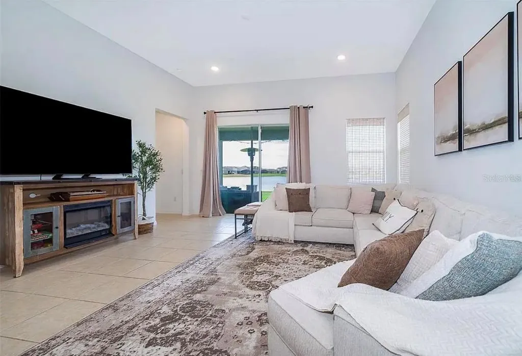 2514 Volunteer Avenue Kissimmee FL 34744