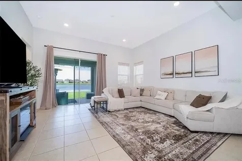 2514 Volunteer Avenue Kissimmee FL 34744
