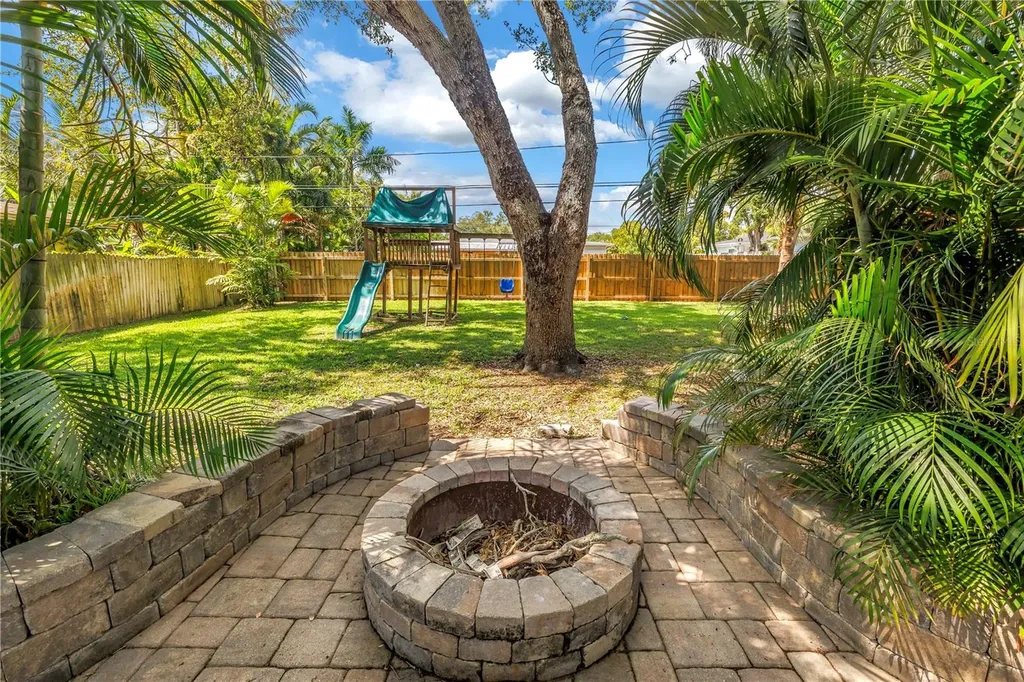 10819 Seminole Drive N St Petersburg FL 33708
