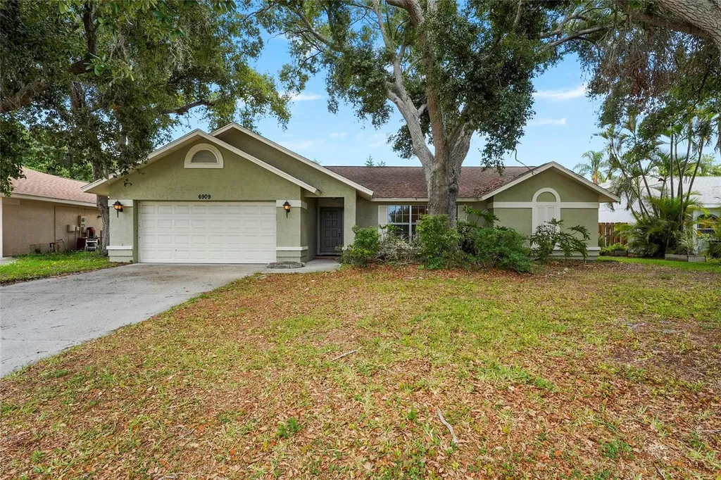 6909 9th Court E Sarasota FL 34243