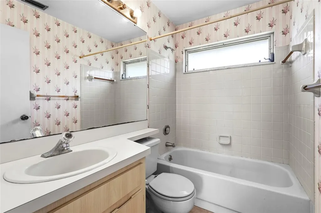 6909 9th Court E Sarasota FL 34243