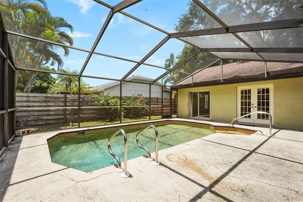 6909 9th Court E Sarasota FL 34243
