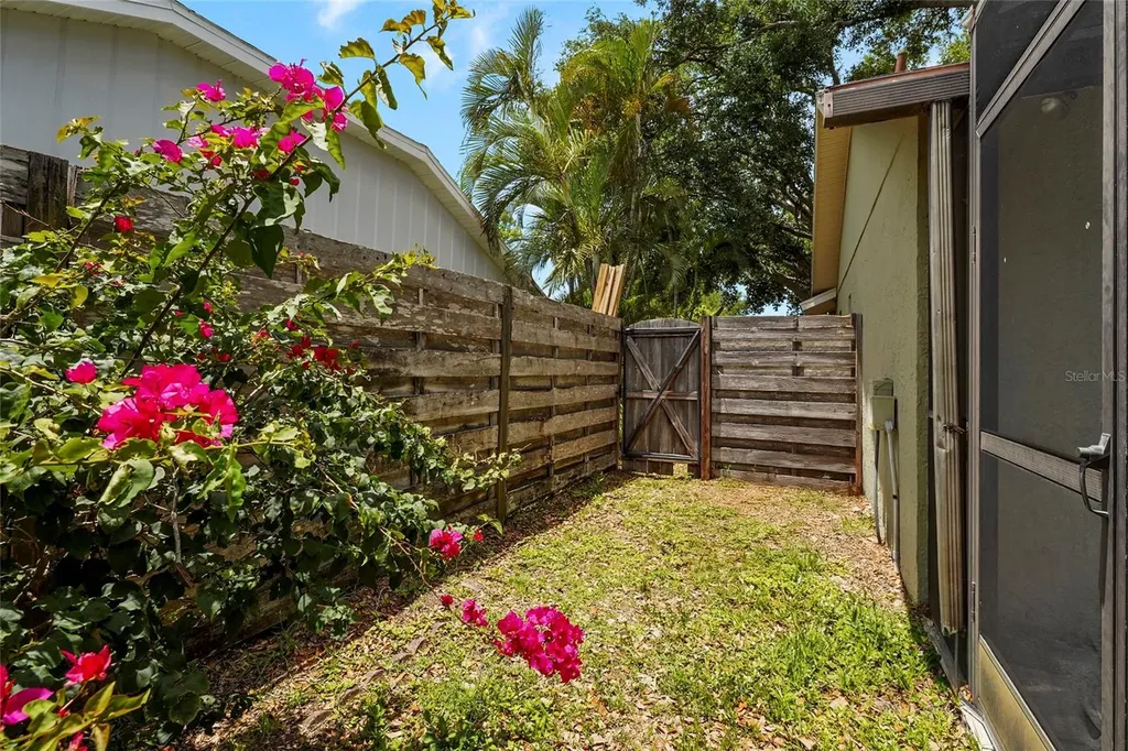 6909 9th Court E Sarasota FL 34243