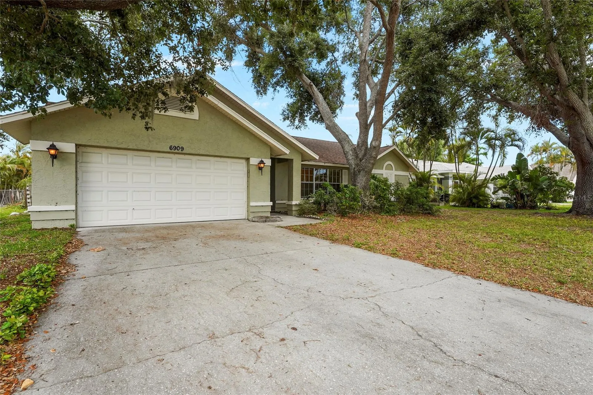 6909 9th Court E Sarasota FL 34243