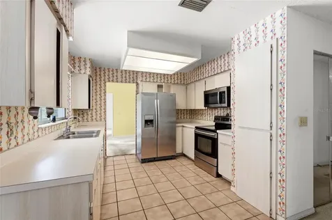 6909 9th Court E Sarasota FL 34243