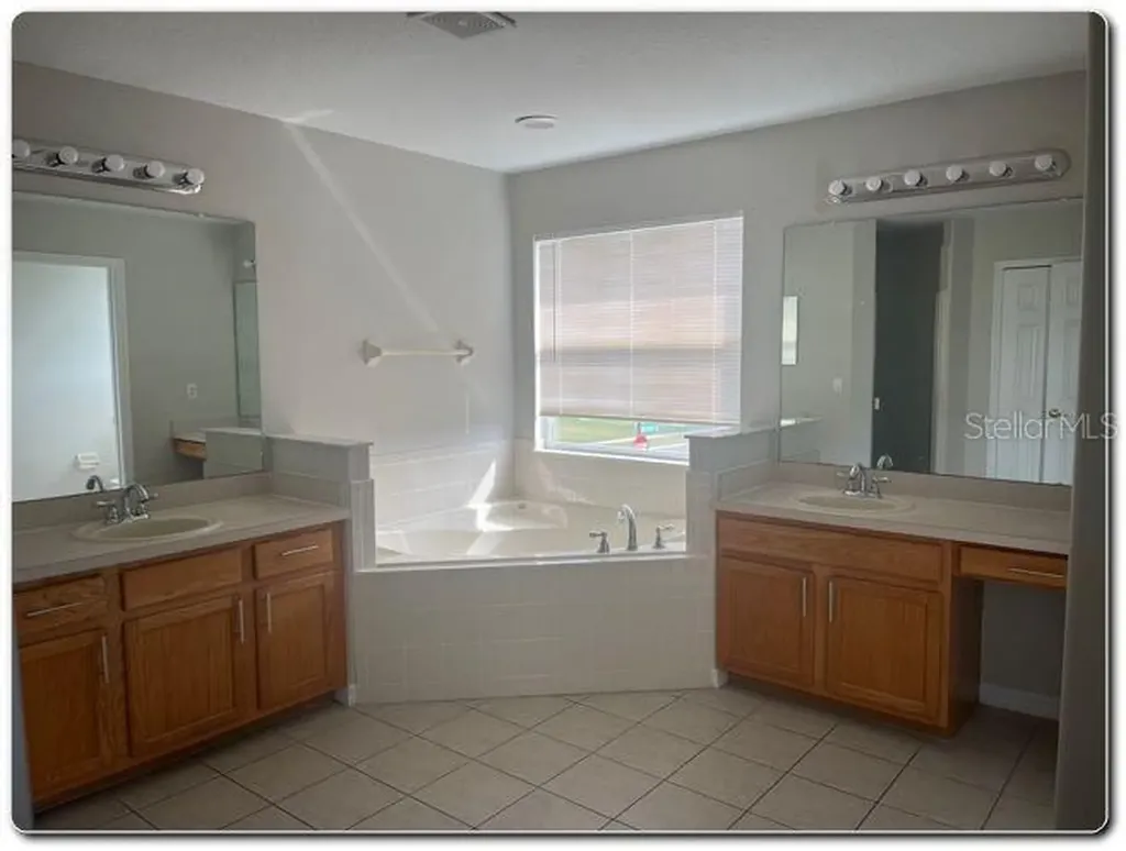 2887 Sweetspire Circle Kissimmee FL 34746